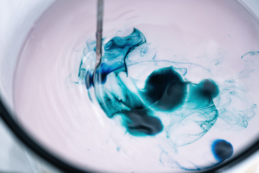 Comment fonctionnent les colorants pour étang et sont-ils vraiment utiles ?